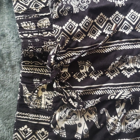 Cute crochet Boho elephant print shorts - Picture 3 of 5